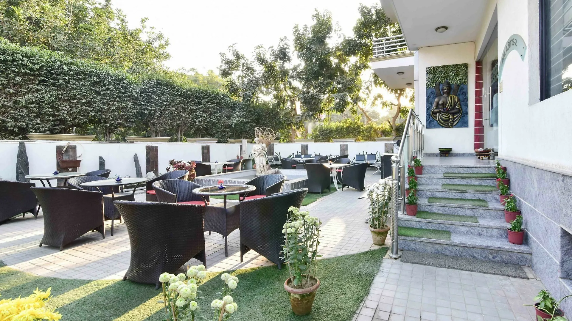 Hotel Prime Γκουργκάον 3*,  Ινδία
