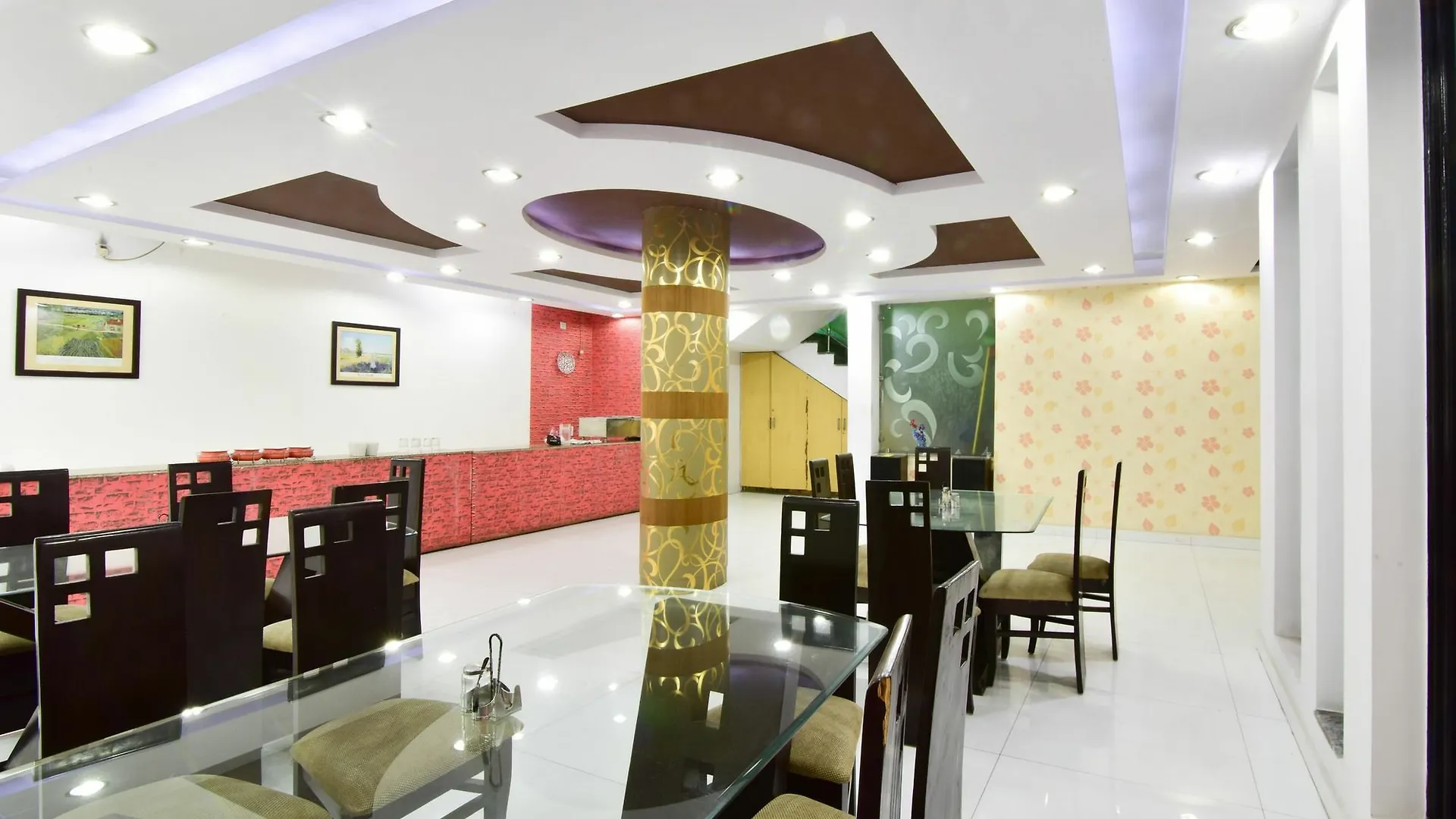 Hotel Prime Γκουργκάον