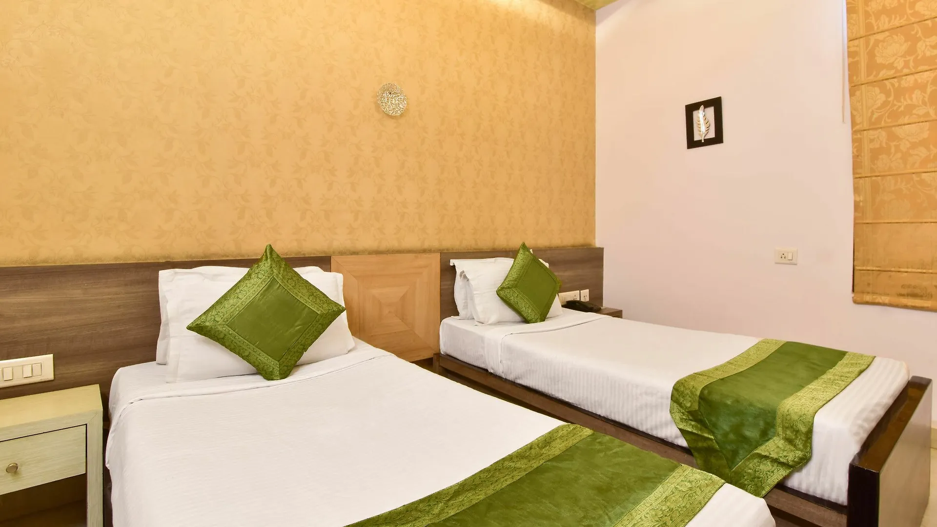 Hotel Prime Γκουργκάον 3*,