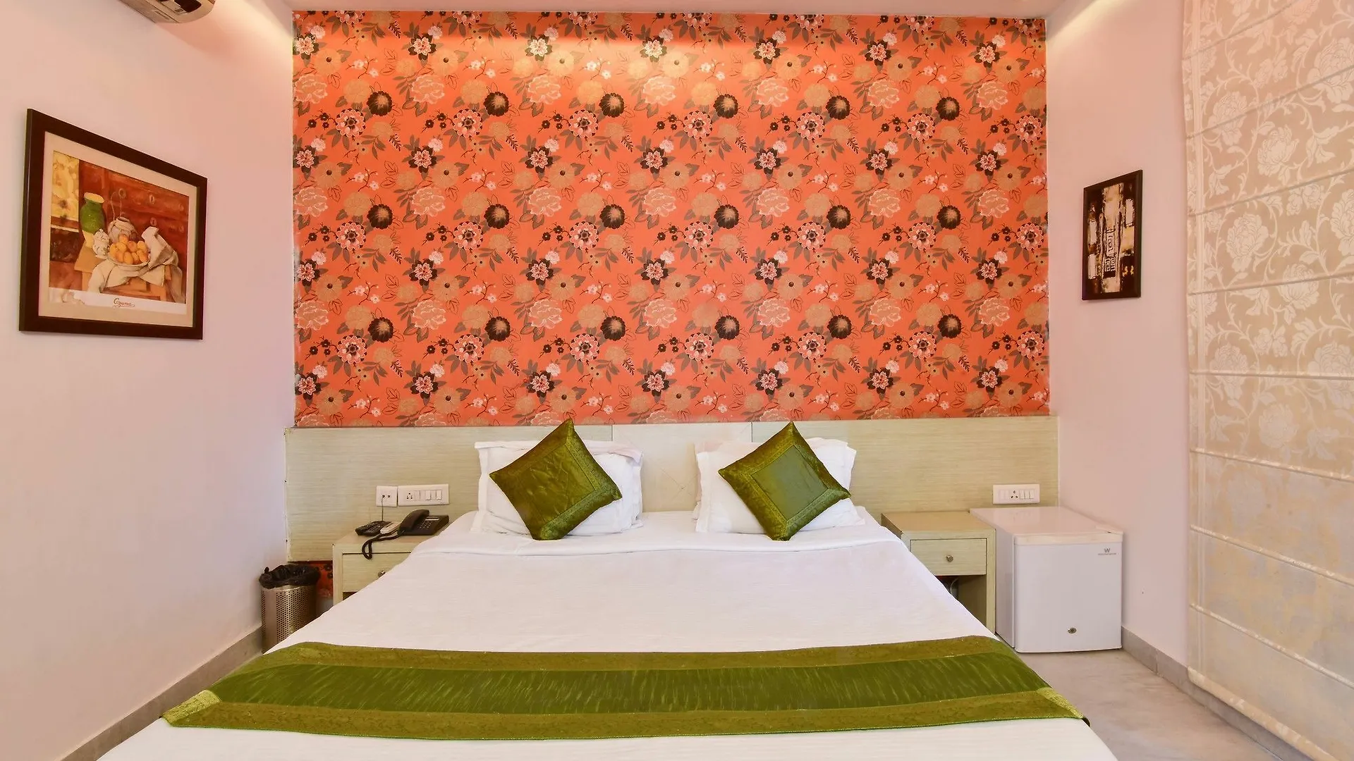 Hotel Prime Γκουργκάον 3*,