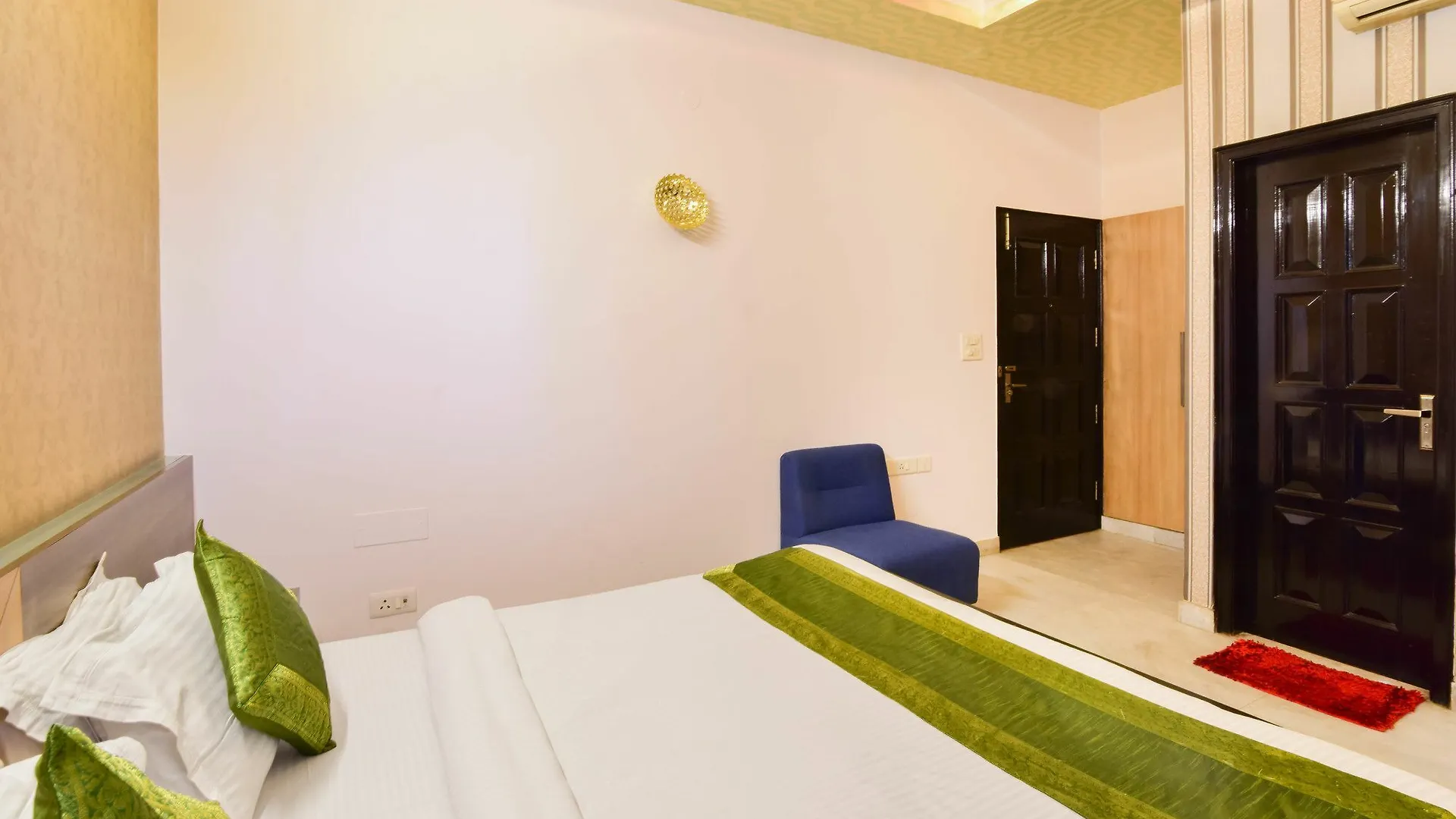 Hotel Prime Γκουργκάον