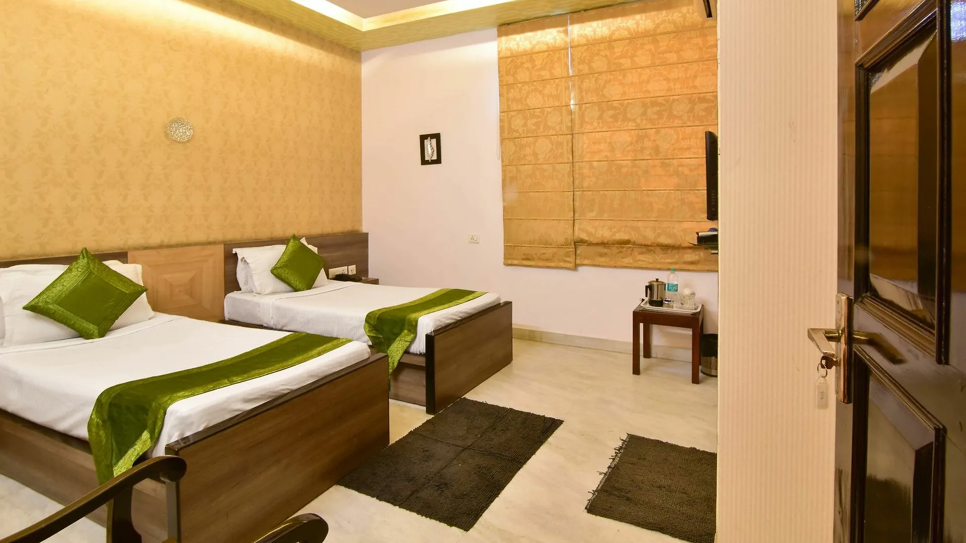 Hotel Prime Γκουργκάον