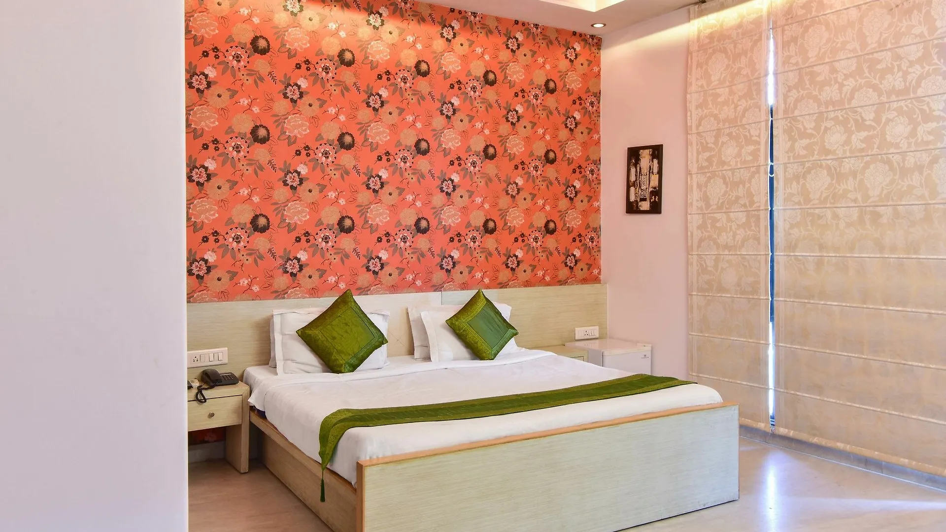 Hotel Prime Γκουργκάον