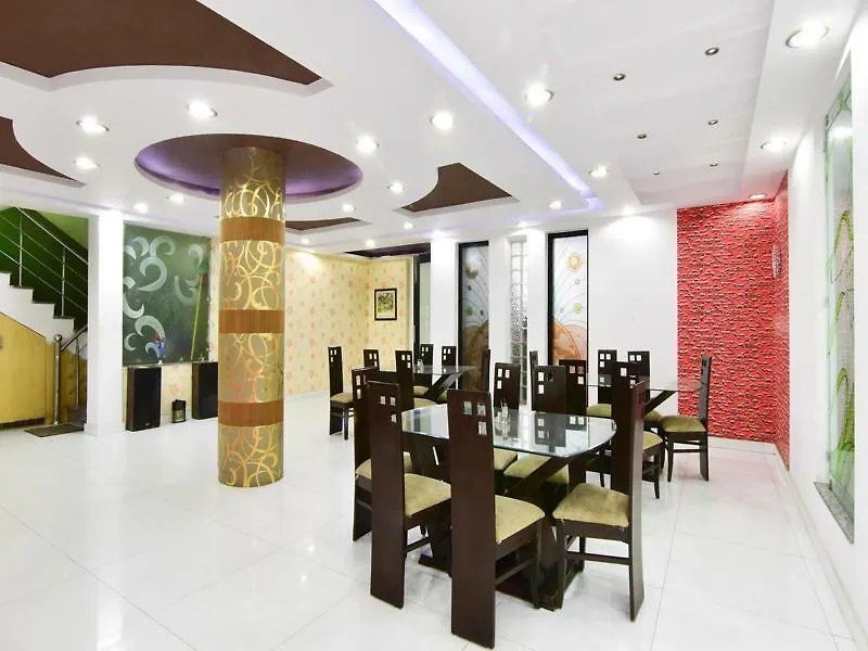 Hotel Prime Γκουργκάον 3*,  Ινδία