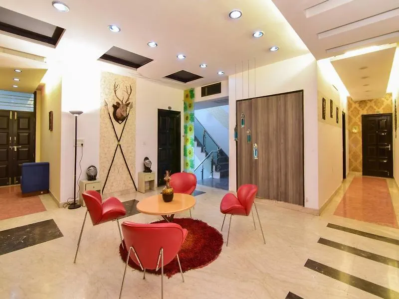 Hotel Prime Γκουργκάον
