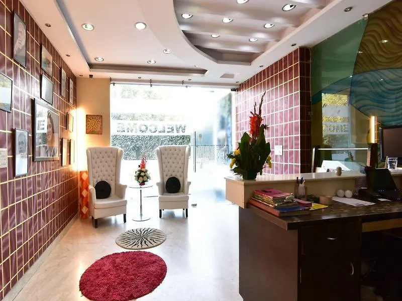 Hotel Prime Γκουργκάον