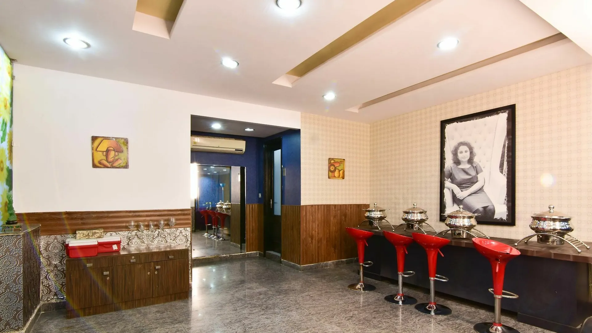 Hotel Prime Γκουργκάον 3*,  Ινδία